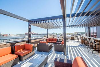 Skydeck rooftop at confluence on 3rd apartments in des moines in downtown des moines