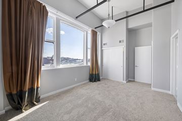 Philadelphia apartment for rent - a living room with a large window and a curtain