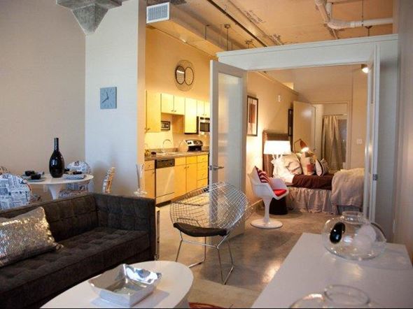 New Orleans apartment for rent - a living room with a couch and a table