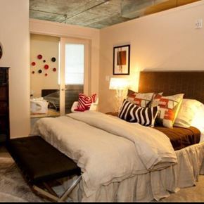 New Orleans apartment for rent - a bedroom with a bed with pillows on it