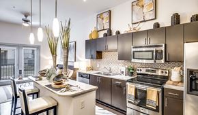 Dallas apartment for rent - Clubhouse kitchen with seating