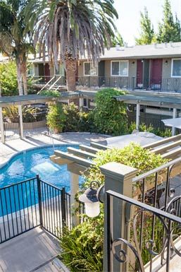 Santa Clara apartment for rent - a swimming pool in the middle of a house