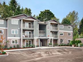 Federal Way apartment for rent - an empty parking lot in front of an apartment building