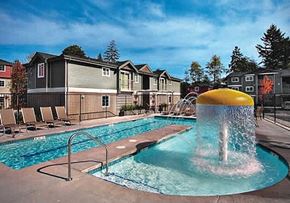 Federal Way apartment for rent - a swimming pool with a water fountain