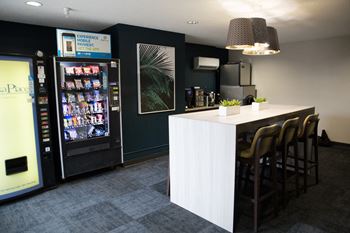 Hydration room & wi-fi lounge