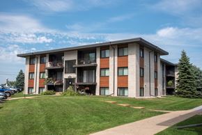 Plymouth apartment for rent - Exterior of building at Countryside Estates Apartments, Minnesota, 55441
