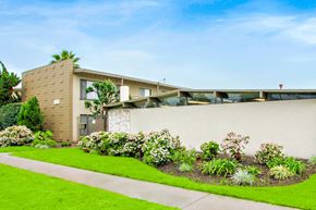 Downey apartment for rent - Glen haven exterior with lush landscaping