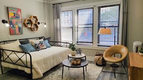 Chicago apartment for rent - a bedroom with a bed and some windows