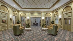 Chicago apartment for rent - a lobby with couches and chairs and a large carpet