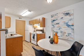 Grove City apartment for rent - Kitchen and Dining Area with Hardwood Flooring