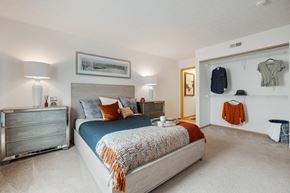 Grove City apartment for rent - Large master bedroom with en-suite bathroom and ample closet space