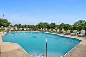 Grove City apartment for rent - Beautiful swimming pool with lounge chairs