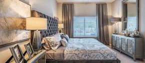Kansas City apartment for rent - a bedroom with a large bed and a window