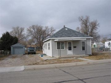 Scottsbluff house for rent - a small white house on the corner of a street
