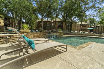 Refreshing pool w/ outdoor grilling center