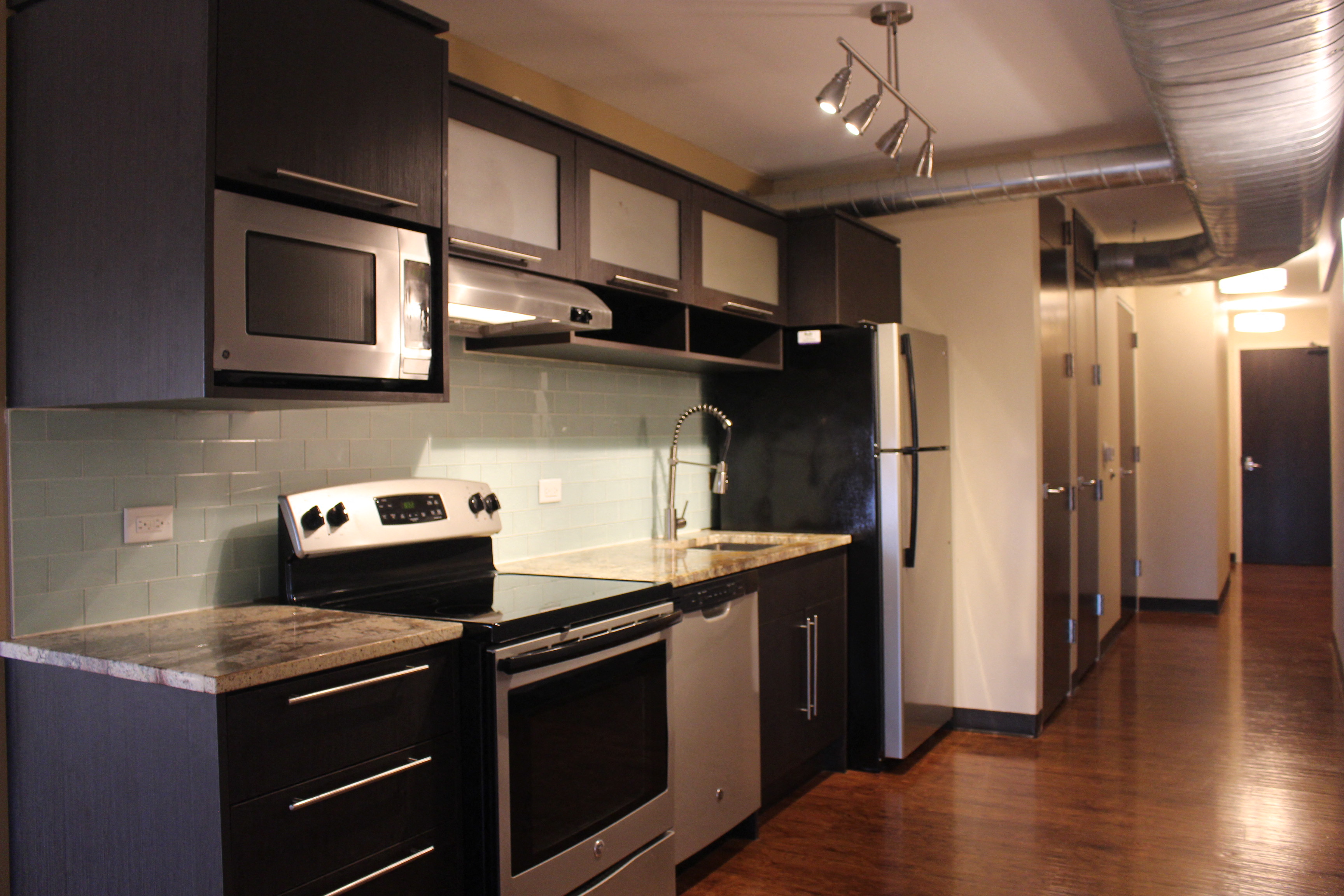 Floor plan for 2 beds, 1 bath, 945 sqft