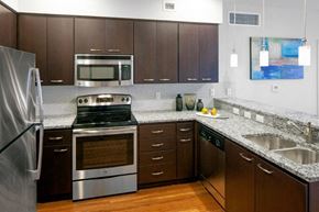 Portland apartment for rent - The Wilmore patio with two chairs
