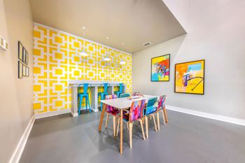 E-lounge with coffee bar