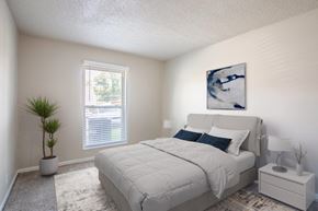 Nashville apartment for rent - a bedroom with a bed and a window