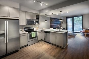 Elegant eat-in kitchen