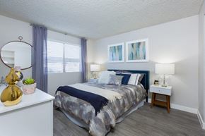 Mesa apartment for rent - A bedroom with a bed, nightstand, and lamp.