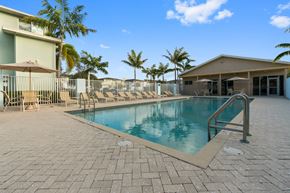 Naranja apartment for rent - the swimming pool at the resort at longboat key club