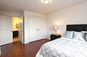 Washington apartment for rent - A bedroom with a bed, nightstand, and closet.
