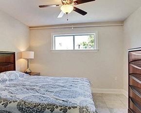 New Orleans apartment for rent - a bedroom with a bed and a ceiling fan
