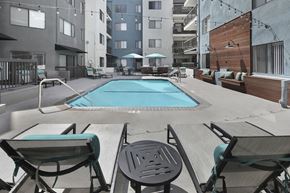 Los Angeles apartment for rent - a swimming pool in the middle of an apartment building