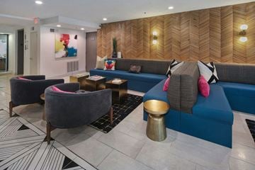 Los Angeles apartment for rent - a living room with blue couches and chairs
