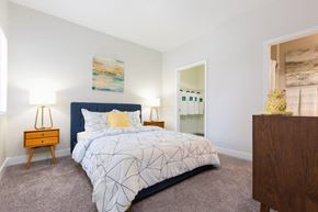 Phoenix apartment for rent - Model apartment home bedroom