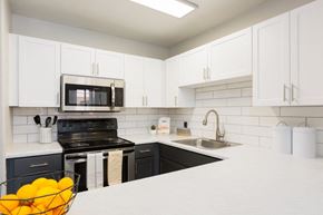 Phoenix apartment for rent - Model apartment home kitchen