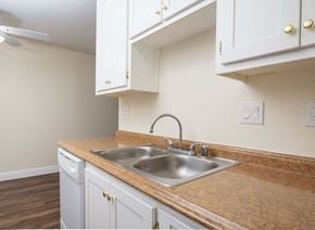 San Lorenzo apartment for rent - Kitchen counter with sink