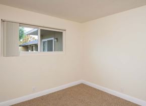 San Lorenzo apartment for rent - Bedroom with window 