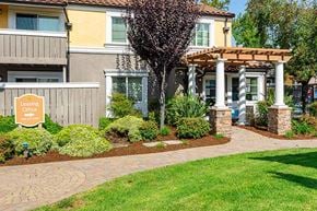 San Jose apartment for rent - Exterior of building with landscape