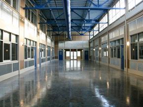 New Orleans apartment for rent - a large room with a shiny floor and windows
