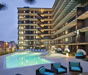 Denver apartment for rent - Seasonal Pool located at 825 Dahlia