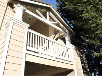 Village at main street apartments | exterior balcony