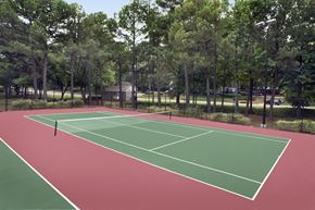 Memphis apartment for rent - A tennis court surrounded by trees.