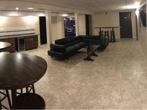 New Berlin apartment for rent - a living room with a couch and a table