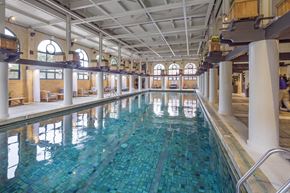 Philadelphia apartment for rent - Alden Park indoor pool.