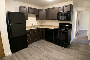 Black appliances and black cabi nets