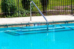 Gladstone apartment for rent - the swimming pool is clean and ready for us to use