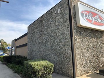 Santa Ana apartment for rent - a daytona pizza sign on the side of a building