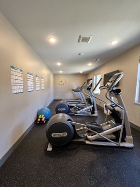 Richland Center apartment for rent - gym at the preserve at polo towers apartments