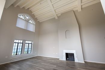 High ceilings/ 9 ft ceilings in select units