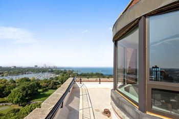 Skydeck with scenic views of lake michigan and jackson park