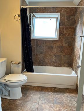 Lakewood house for rent - renovated bathroom