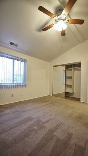 Woodmere apartment for rent - an empty living room with a ceiling fan and a closet