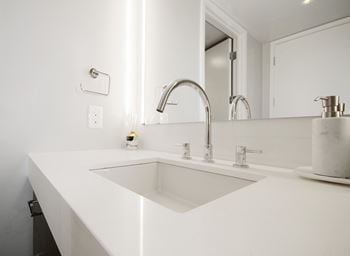 Oversized undermount single basin sinks